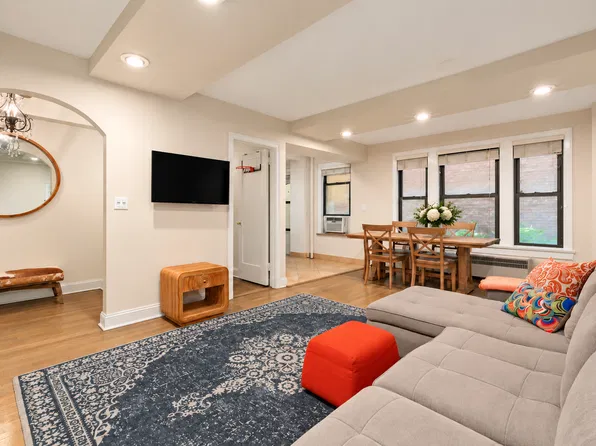 319 East 50th Street image 1 of 7