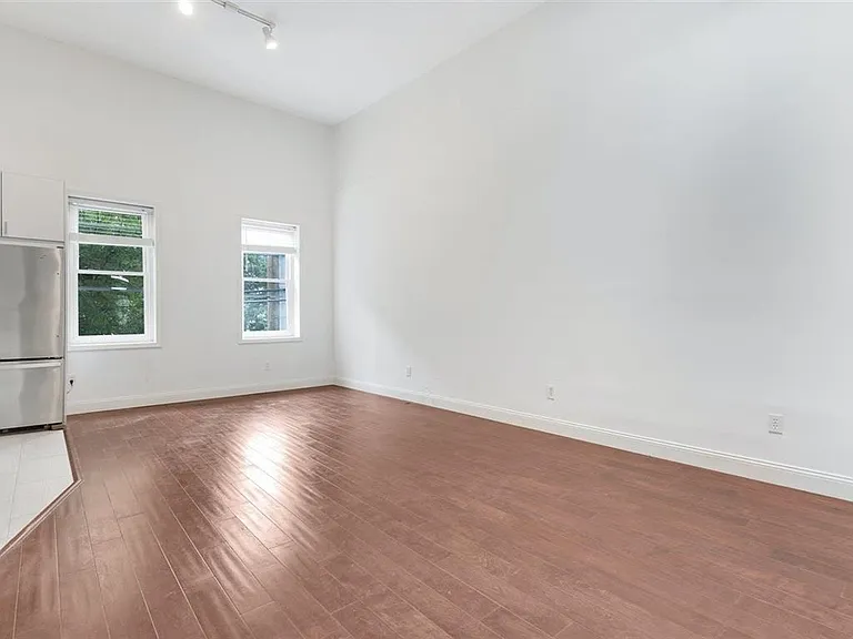 39 Coles St #2 — Photo 7