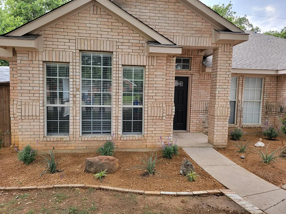 1400 Clear Creek Dr