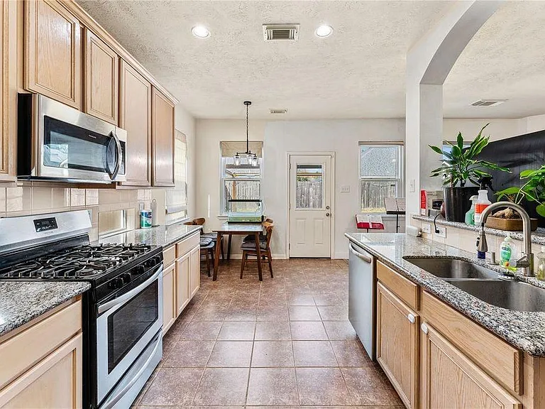 19106 Spring Meadows Ln — Photo 10