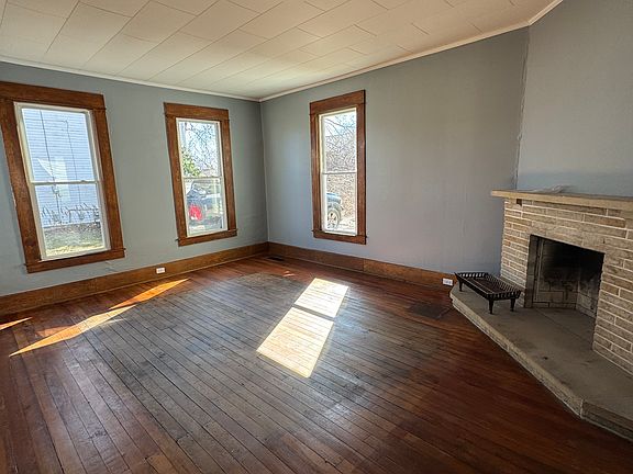 3rd image of 1311 Main St