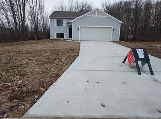 1366 Timberline Dr, Flint, MI 48507