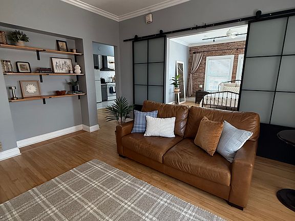 4th image of 4125 S Figueroa St APT 301