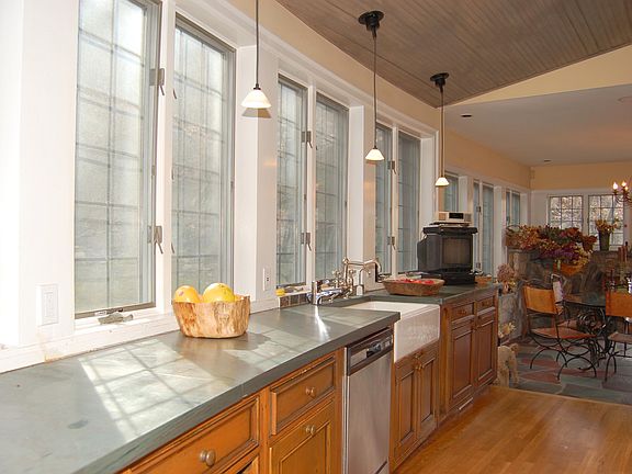 5th image of 43 Pinecrest Dr