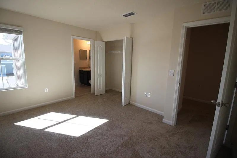 2 bed, 2.5 bath, $1,750 — Photo 4