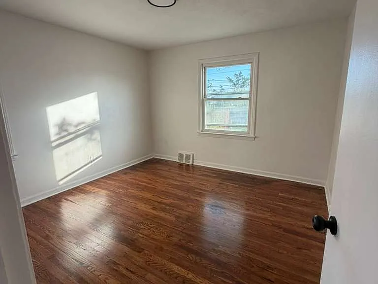5973 Turney Rd — Photo 11