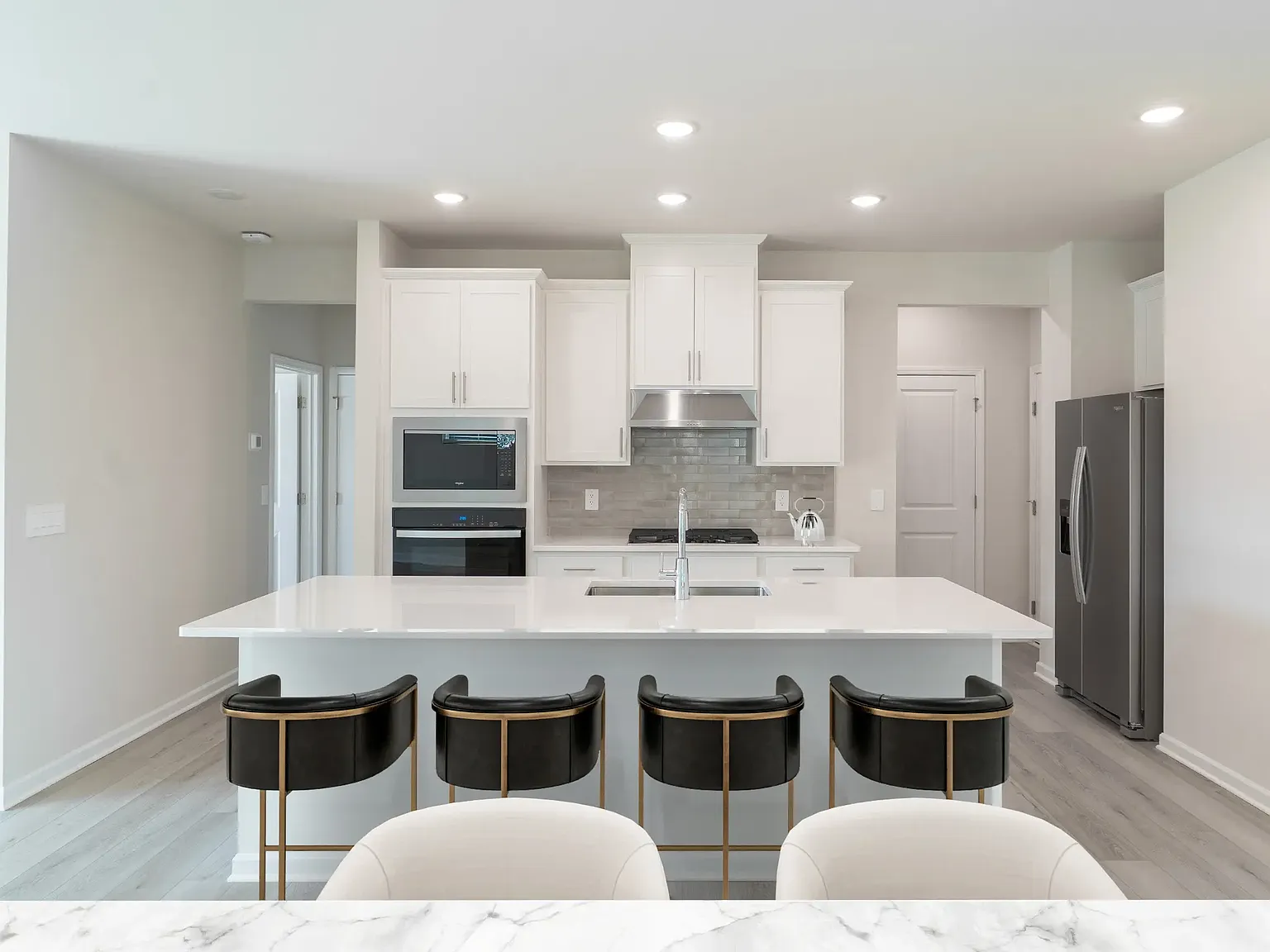 4 bed, 2100 sqft, $2,395 — Photo 3