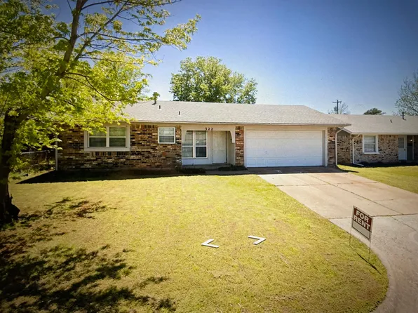 322 W Silverwood Dr, Midwest City, OK 73110