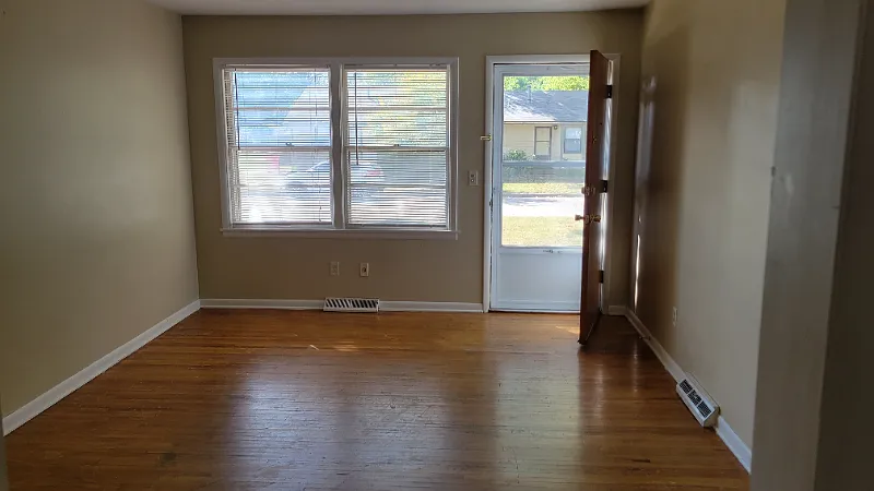 2BR/1BA Full Basement Duplex in North Riverside — Photo 3