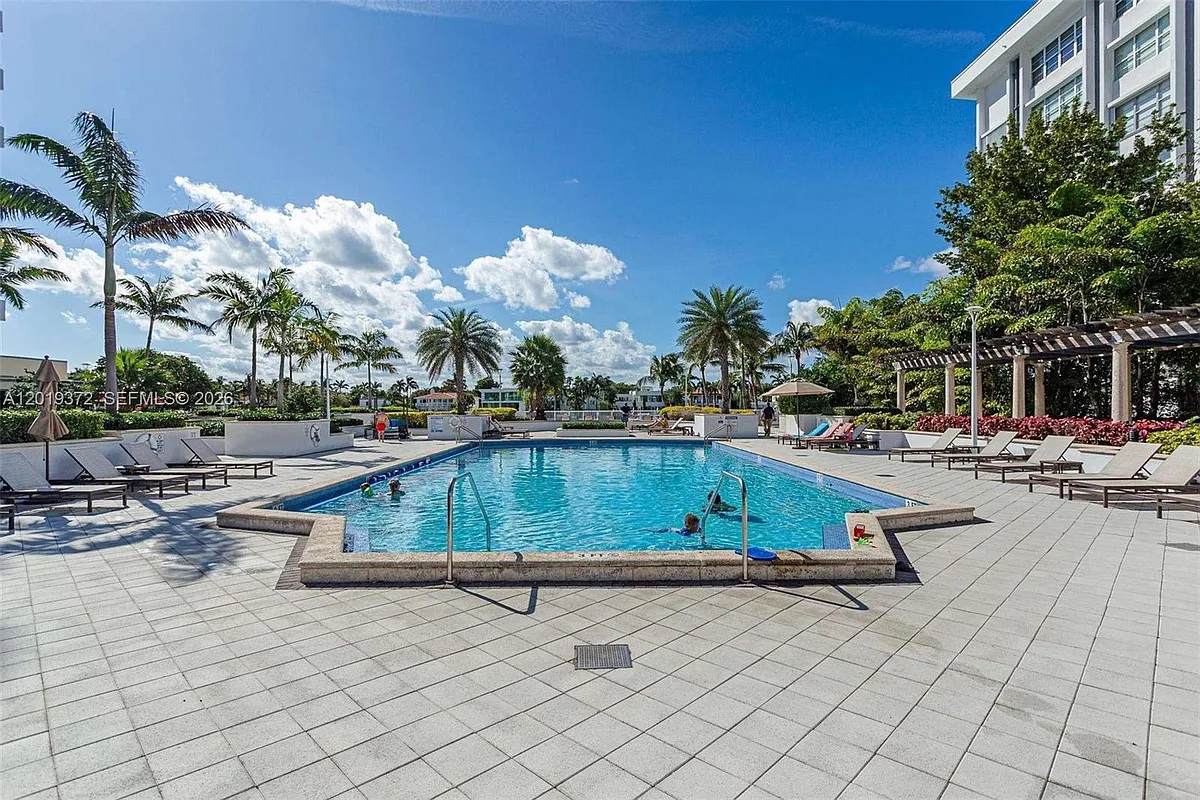 Building Photo - 5600 Collins Ave #8A