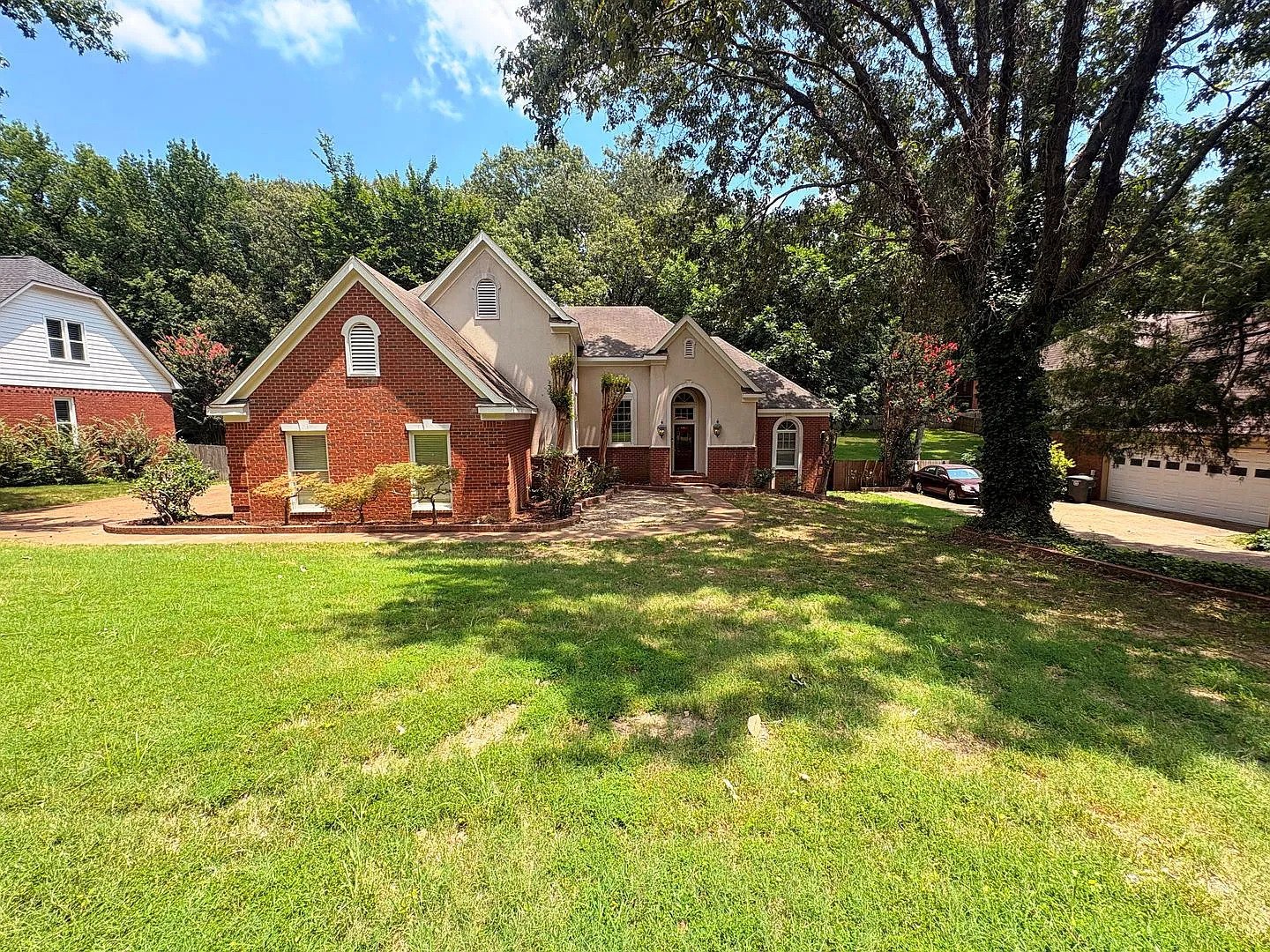 One Of Kind Home In Woodchase Subdivision! Over 3400 Sq Ft! Must have owner's approval on pets, f... — Photo 2