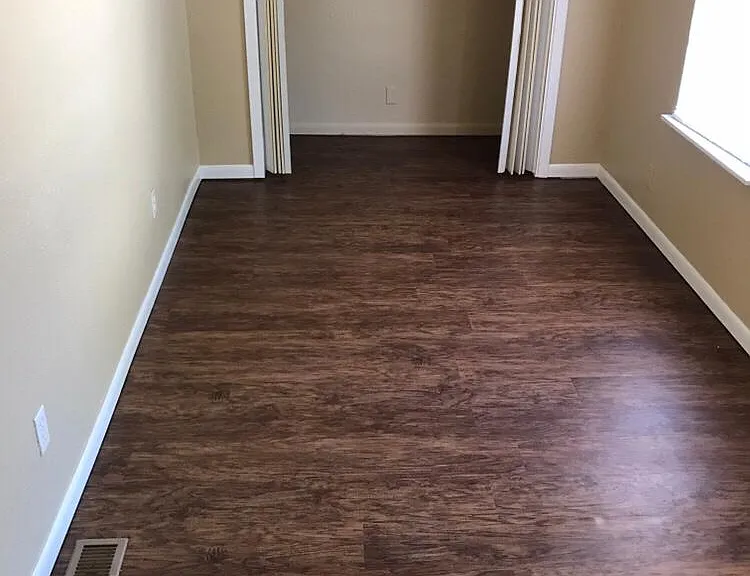 1129 W Symmes St — Photo 13