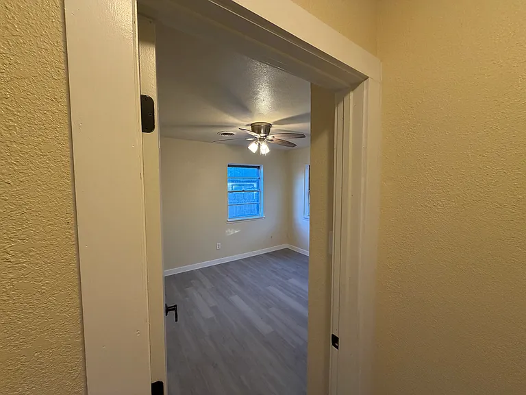 903 Curry Ave — Photo 11