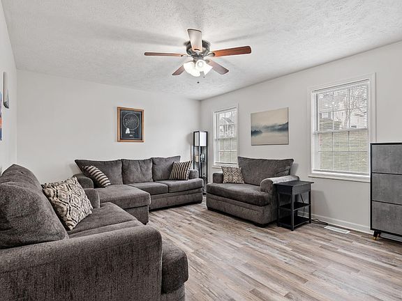 5th image of 4909 Sycamore Pl