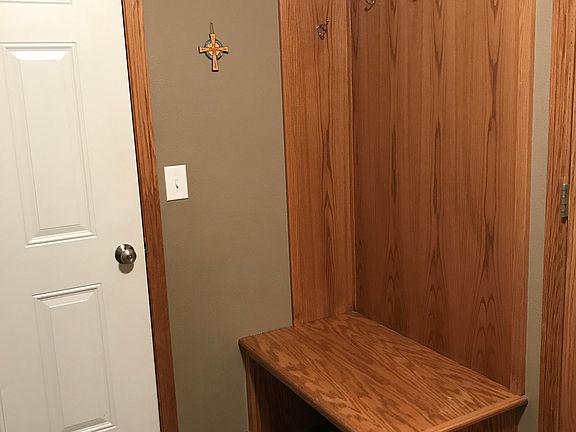 Mudroom to Garage