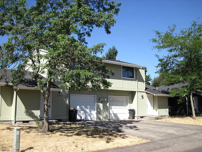 2083 Laurelhurst Dr — Photo 9