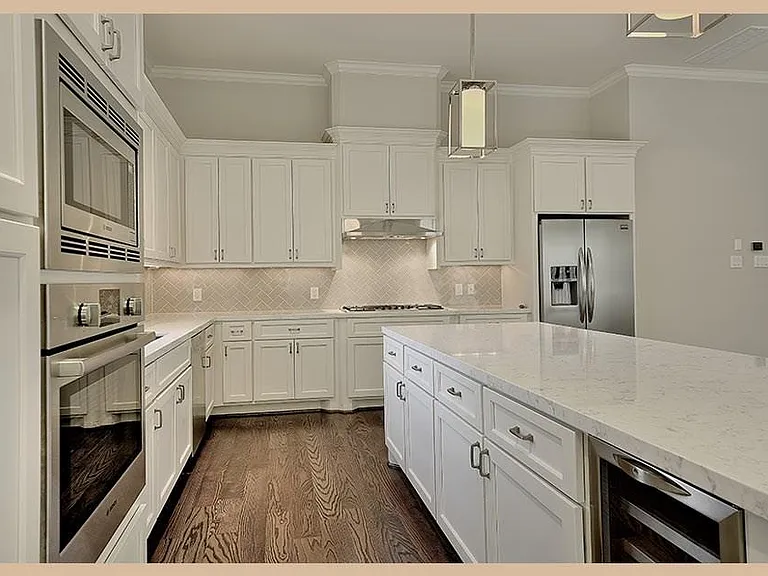 215 Willow St — Photo 12