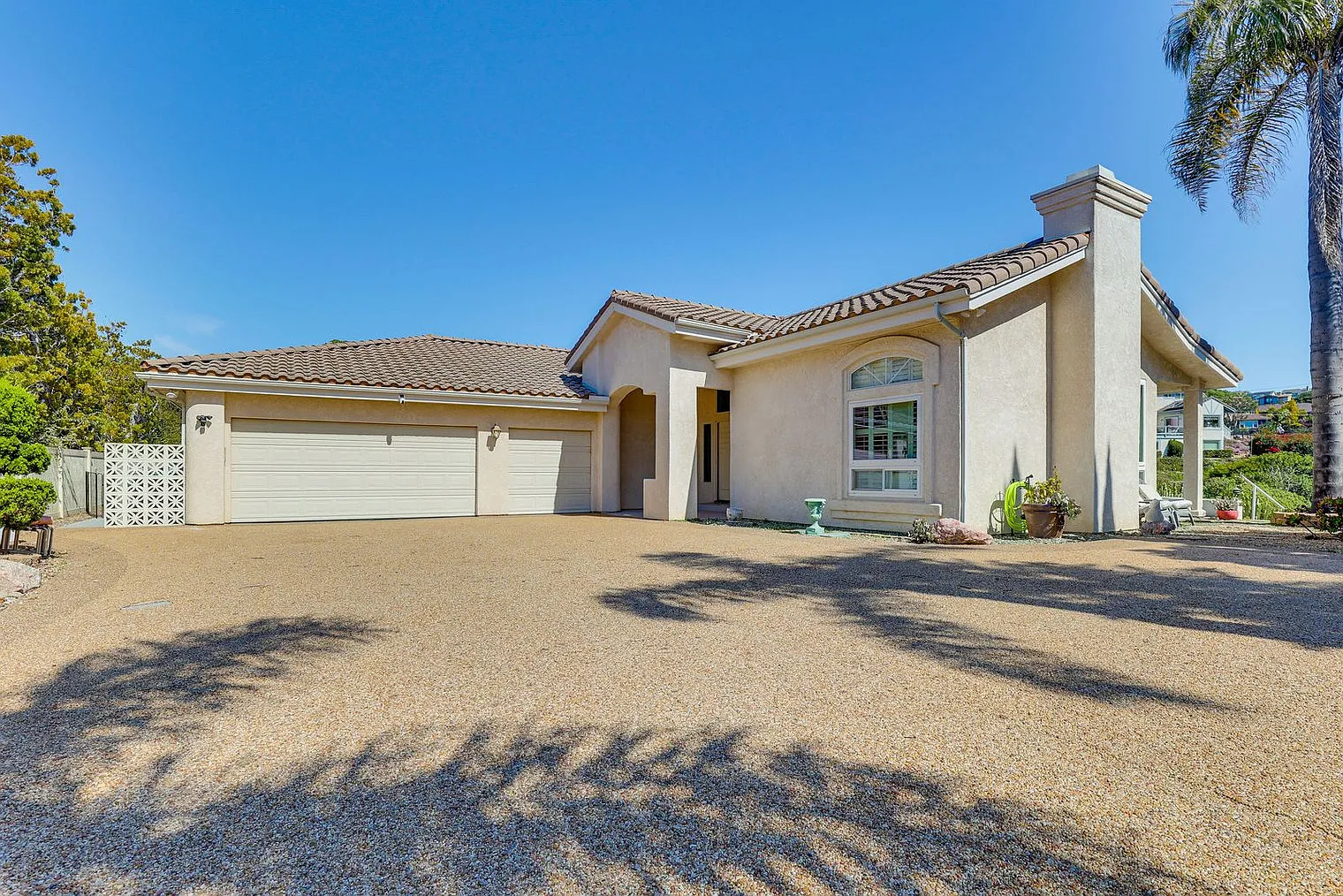 3 bed, 3.0 bath, 2723 sqft, $6,354 — Photo 4