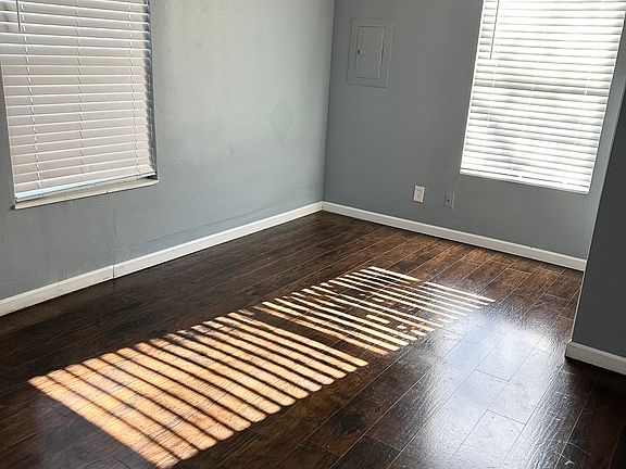 5th image of 136 SW 56th St