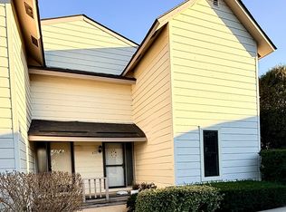 633 Chip Ct, Gurnee, IL 60031