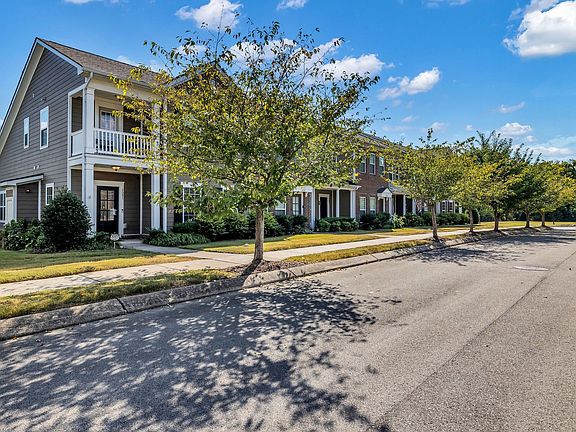 3rd image of 2091 Hemlock Dr