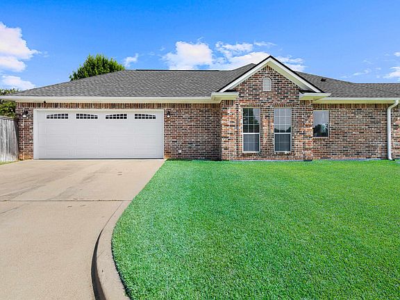 3rd image of 901 Rose Mount Dr