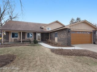 68 Redstart Rd, Naperville, IL 60565