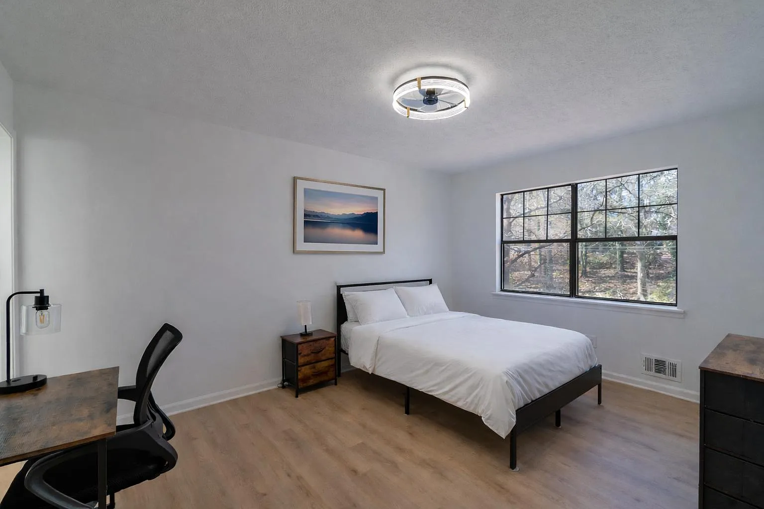 4 bed, 4.0 bath, 2482 sqft, $1,092 — Photo 1