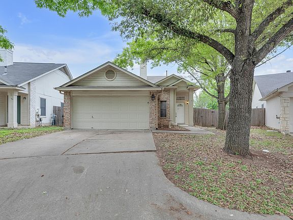 3rd image of 1708 Royal Ascot Dr