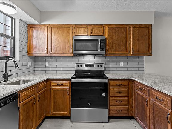 5th image of 2806 Par Valley Ct APT C