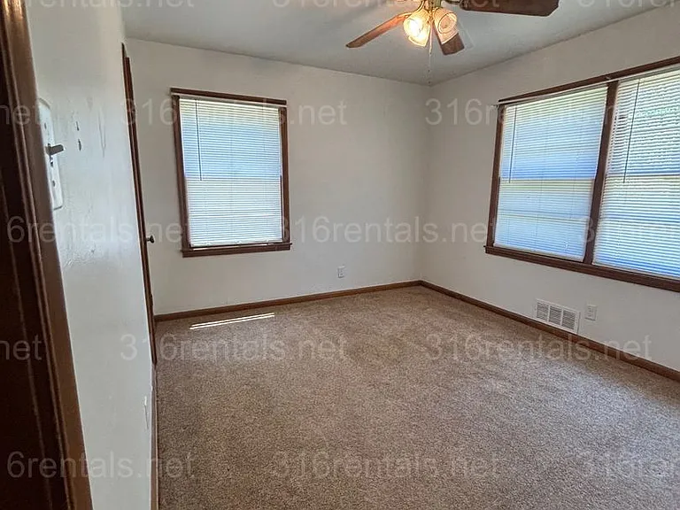 1144 Skelly St — Photo 11