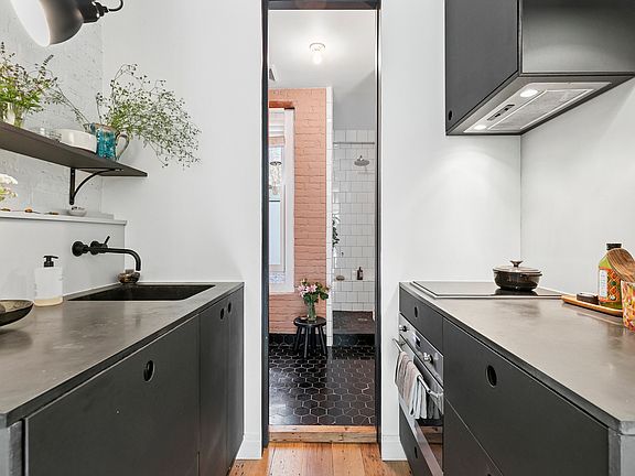 4th image of 138 W 10th St APT 2RW