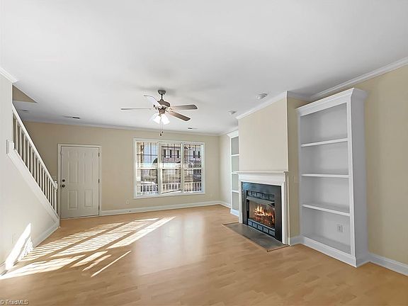 3rd image of 4427 Baylor St