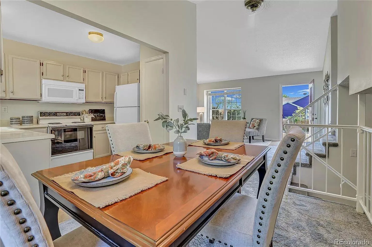 3 bed, 1307 sqft, $3,200 — Photo 2