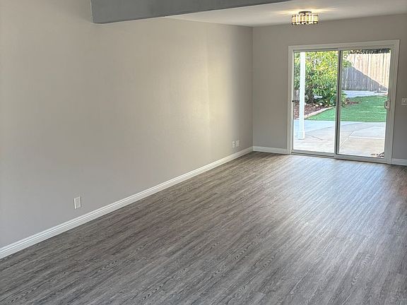 4th image of 379 Nevada Ave