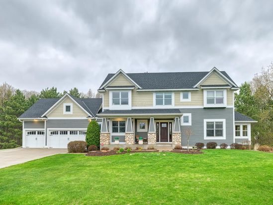 9498 51st St N, Lake Elmo, MN 55042