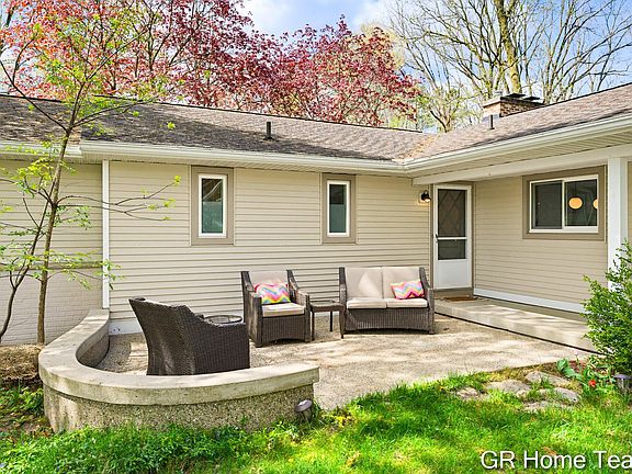 5th image of 4090 Baywood Dr SE