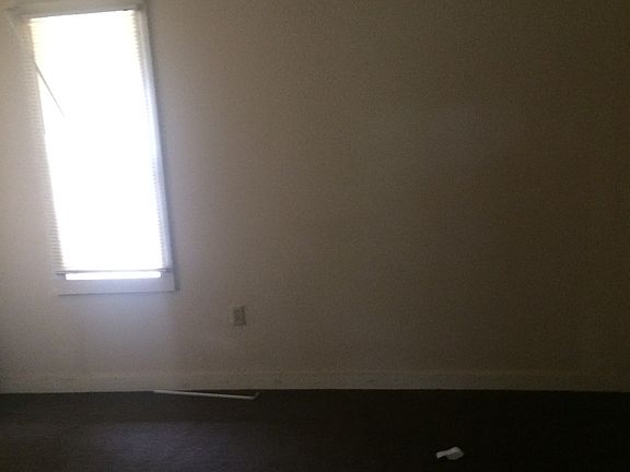 5th image of 613 Baxter St