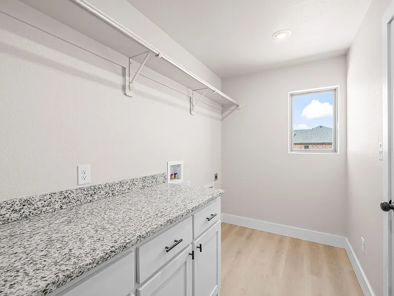 10611 East Cres #7400 — Photo 13