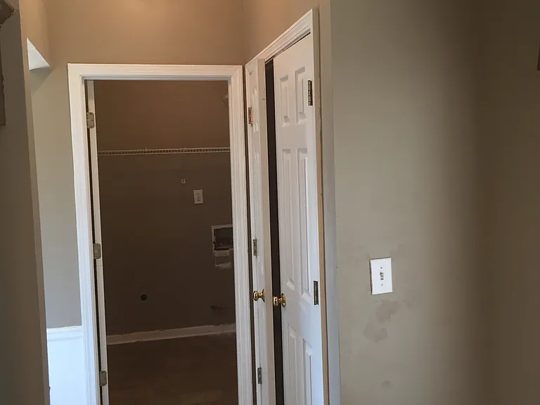 6075 Pattingham Dr — Photo 14