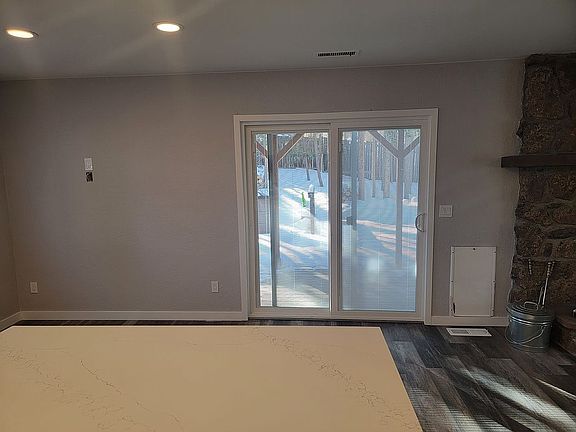 Patio door/eating area