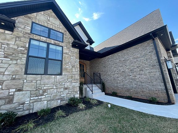 3rd image of 206 Lincolns Way