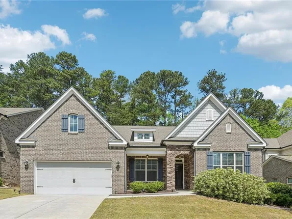 330 La Perla Dr, Sugar Hill, GA 30518