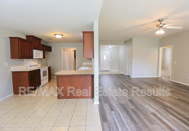 1907 SW Columbus Rd — Photo 6