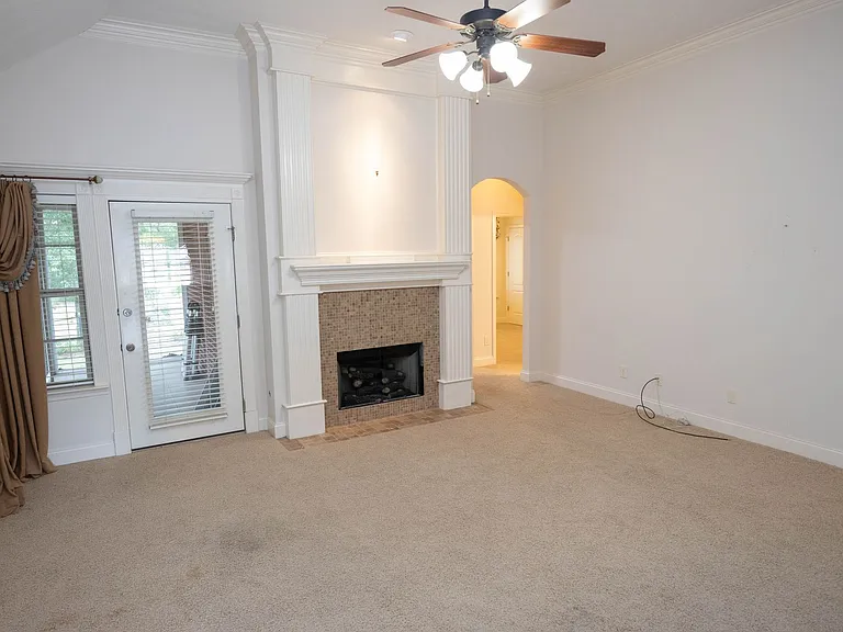 106 Sweet Meadow Ct — Photo 9