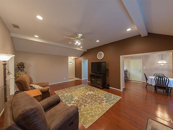 4th image of 3506 Lone Pine Dr