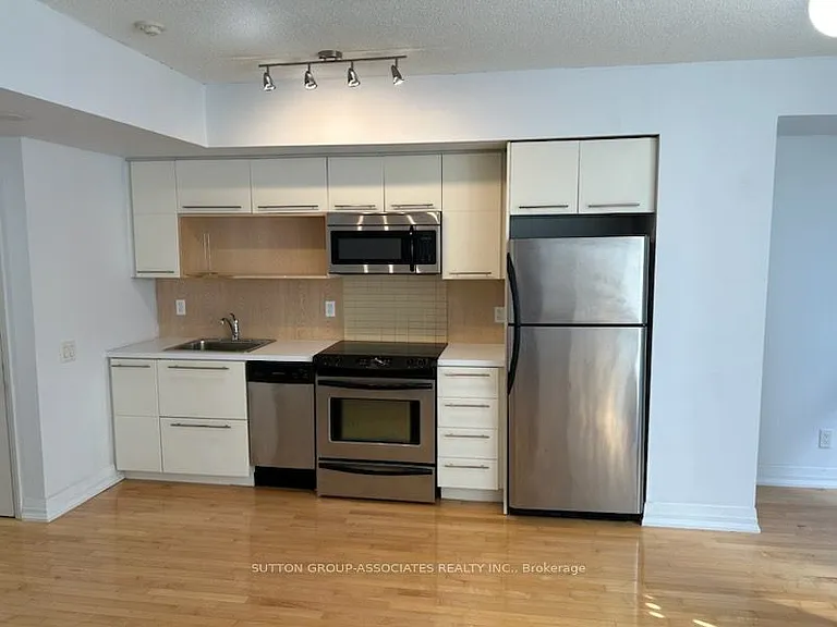 25 Carlton St #304 — Photo 3