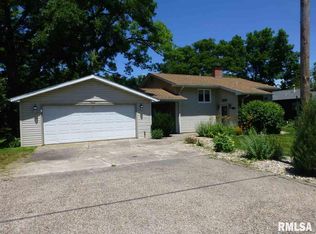 403 Hemlock Dr, Petersburg, IL 62675