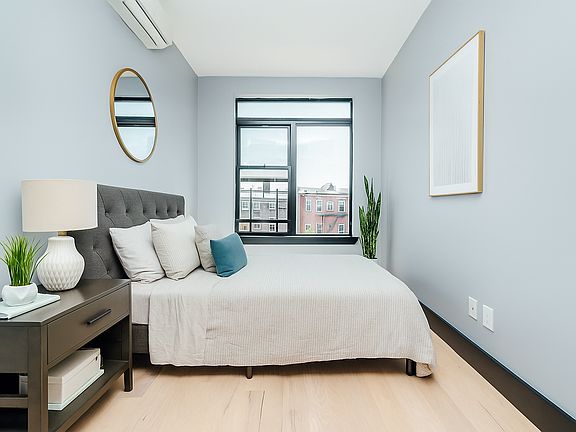 5th image of 148 Meserole St #2F