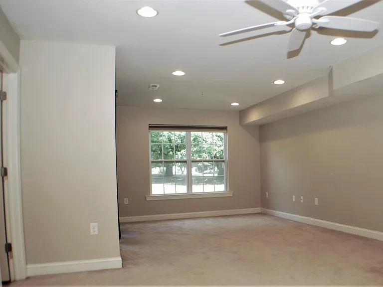 209 Moore Ct — Photo 17